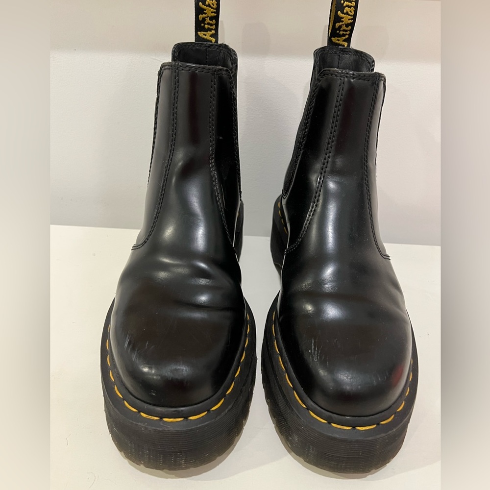 Women’s Size 8 Doc Martens Black Platform Chelsea Boots